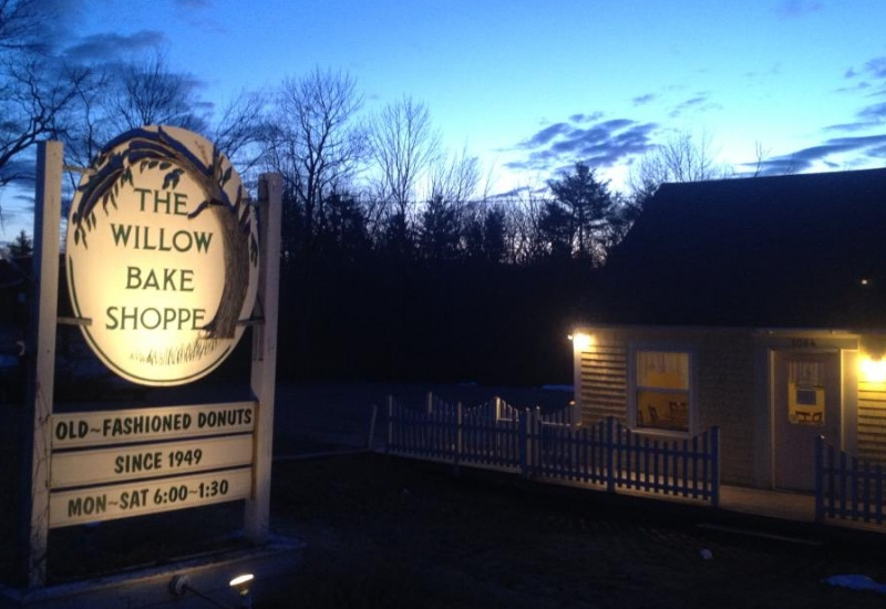 sign of willow bake shop in rockport maine