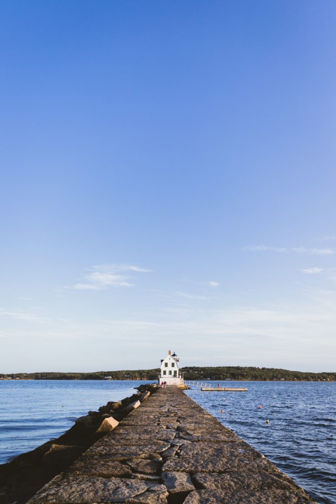rockland maine breakwater lighthouse pet-friendly